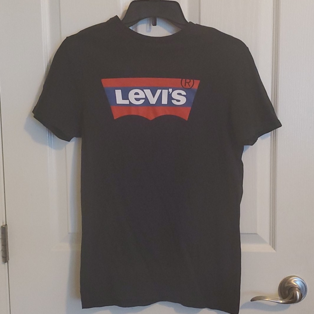 Levi's tshirt